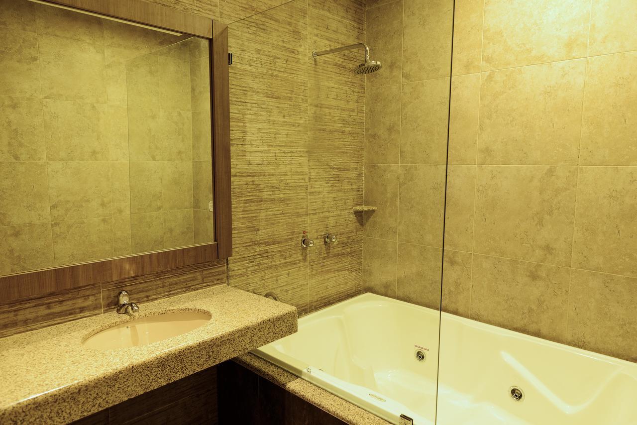 Np Hotel Y Suites Guayaquil Buitenkant foto