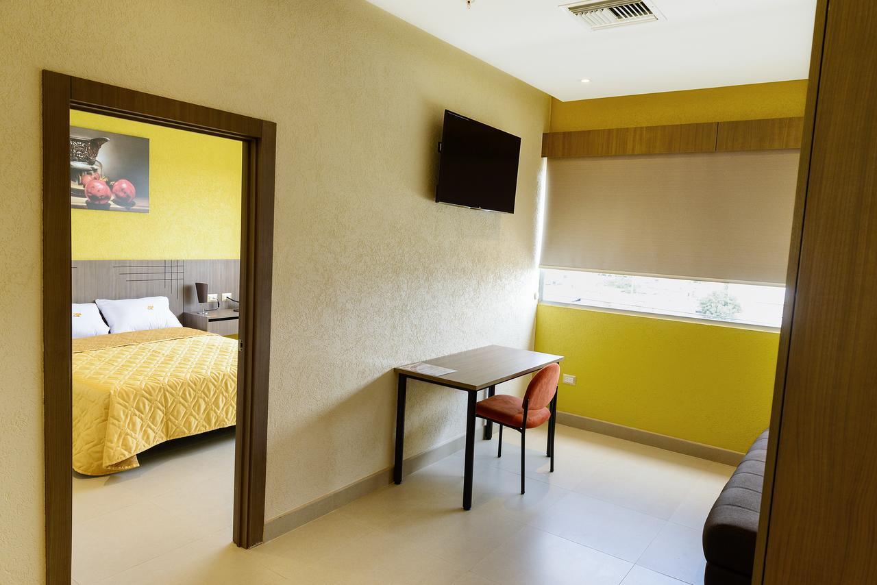 Np Hotel Y Suites Guayaquil Buitenkant foto