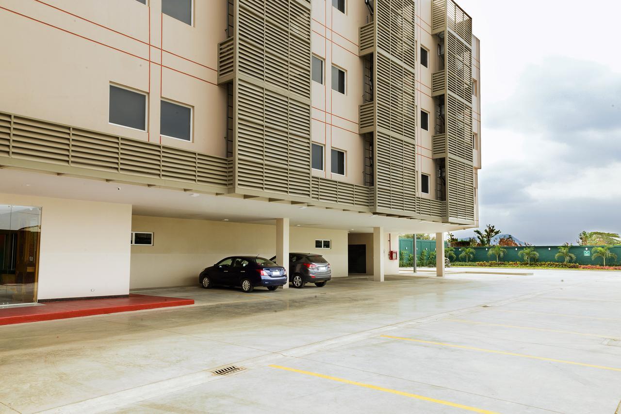 Np Hotel Y Suites Guayaquil Buitenkant foto
